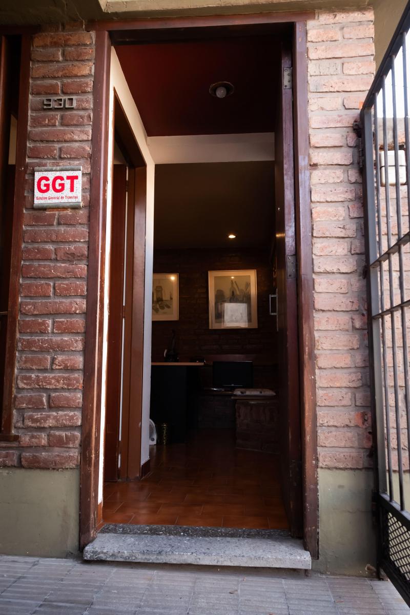 Pte. Quintana 930 - Puerta de entrada