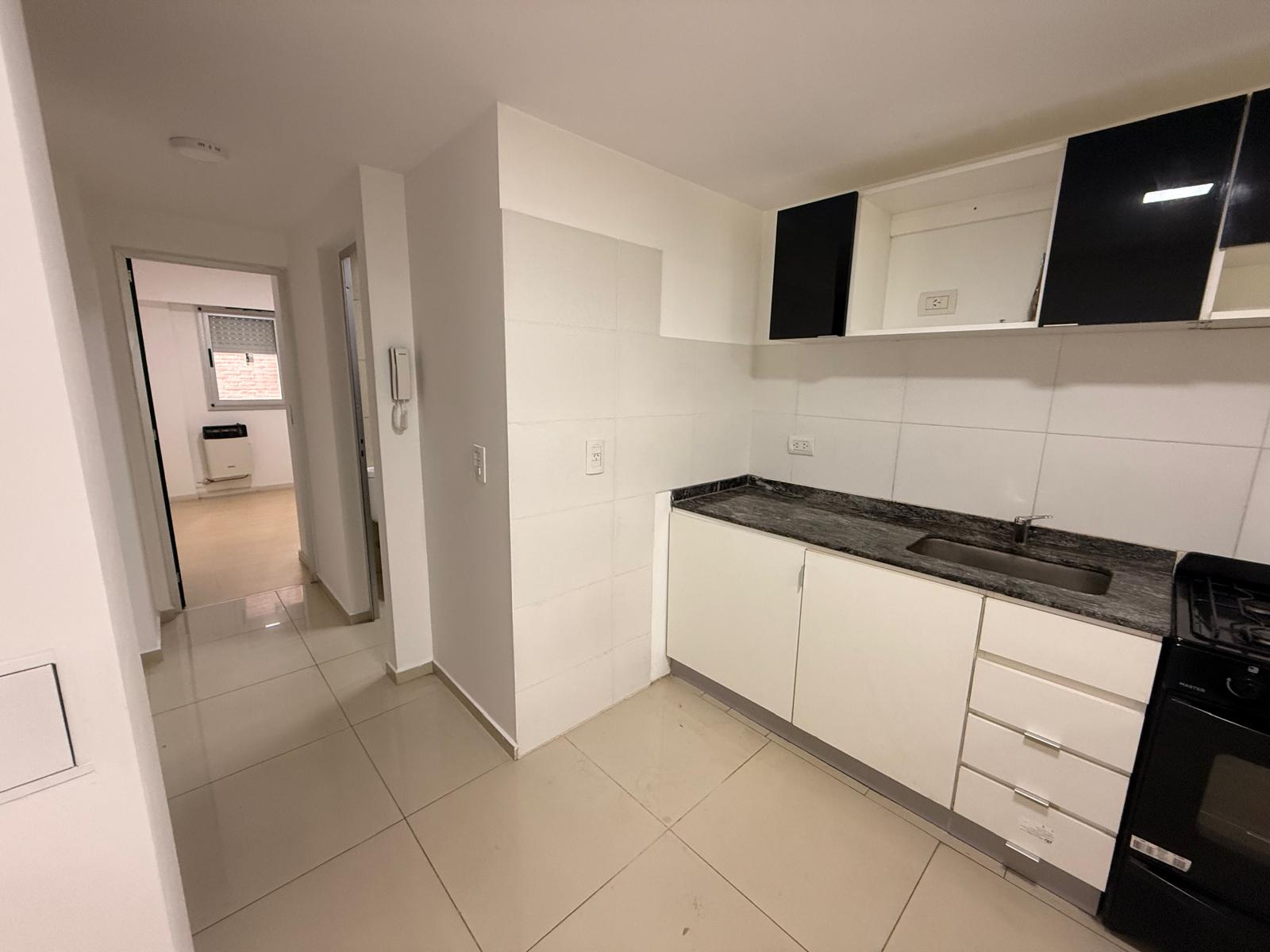 Cochabamba 1245 03-01 - Cocina hacia el dormitorio